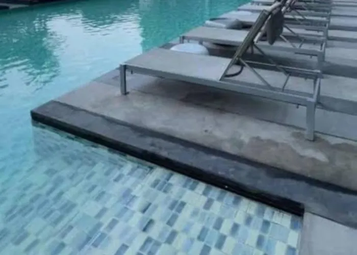 Coco Jacuzzi 1-airport Access
